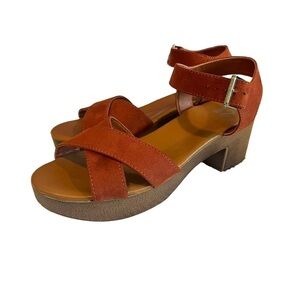 R2 Faith Heeled Sandals. Size: 8 Red/Orange Color